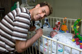 Uri Geller visiting baby Sivan (6024)