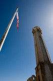San Francisco - flag and chimney of Alcatraz - bandiera e ciminiera di Alcatraz