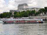 Bateau sur la Seine.jpg