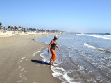 Venice Beach - la premiere fois que Maryse touche la Pacific.jpg