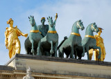 Louvre-Statues on Arch