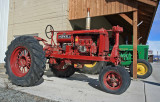 NIce  Farmall  Vintage Tractor