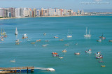 Vista de Barcos e Prdios na Beira Mar