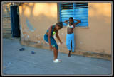Nias Jugando  -  Girls playing
