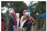 Mirando la ceremonia del columpio  -  Watching the swing ceremony