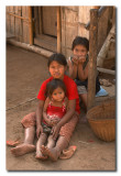 Mujer Laosisna y sus hijas  -  Laotian woman and children