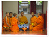 Monjes desayunando  -  Monks eating breakfast
