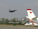 Lockheed Martin F-16 Multirole Fighter - Landing