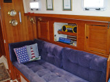salon strbd settee