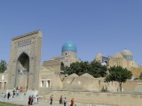 Uzbekistan211 Samarkand mausoleum complex.JPG