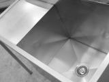 particolare vascone con sgocciolatorio inox