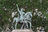 Charlemagne accompagné des prevx Roland et Olivier