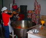 Cosecha Purhpecha- Moliendo chiles 2