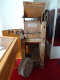 Antique Paprika Grinding Equipment