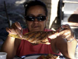 Dominicana ausente y su pescao frito.jpg