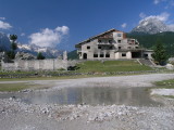 zerstörtes ehemaliges Hotel für die Parteiführung unter dem Regime von Enver Hodscha im Valbona-Tal
