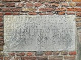 Geervliet, NH kerk steen, 2010.jpg