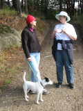 Sandy, Shelby and Becky, atrail.