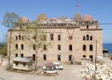 How do you build a cut-stone mosque?
