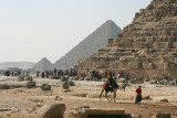 Au pied des pyramides