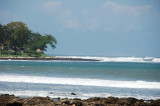 sedikit teluk yg bebas dari ombak besar