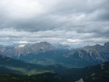 Zicht vanaf Nuvolau op Cortina dAmpezzo  met Tofanen, Cristallo en Sora Piss