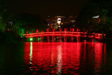 Hoan Kiem Lake at night