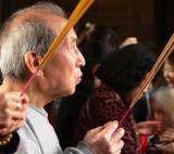 Chanting, Longshan Temple, Taipei, Taiwan, 2006