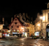 The place is always the same, but at night the atmosphere changes...