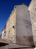 Ciel bleu sur la rue Saint-Denis