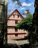 la vieille maison blanche et rouge de Saumur