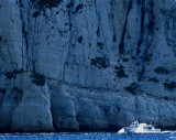 Le pas si petit que ça bateau blanc