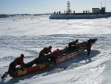 les premiers entrent au port