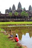 4264 Kids by Angkor Wat.jpg