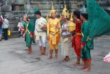 4340 Women in costume Angkor.jpg
