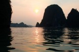 2294 Watery sunset Halong.jpg