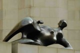 Reclining Woman:Henry Moore