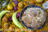 Pan de muerto and fruit