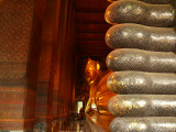 Big buddha of Bangkok with feet.jpg