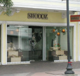 they sell shooz!!