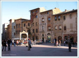 Piazza della Cisterna (puits XIIIe sicle)