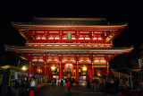 The inner Treasure House Gate 宝蔵門 Hōzōmon, illuminated at night