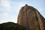 Po de Acar (Sugarloaf Mountain) is accessible by a two-stage cable car