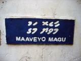Bilingual street sign, Maaveyo Magu