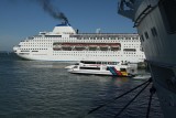 Pacific Pearl departing, Fullers Ferry and Diamond Princess Stern