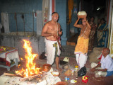 madhava bhattar performing poornahuti.JPG