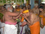 23-HH receiving the Divyadesa mariyadai2 (Large).JPG