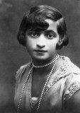 Portrait with pearls - Late 1920s