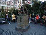 Waiting by the Hachikō statue