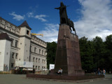 Equestrian statue of Gediminas, Katedros aiktė